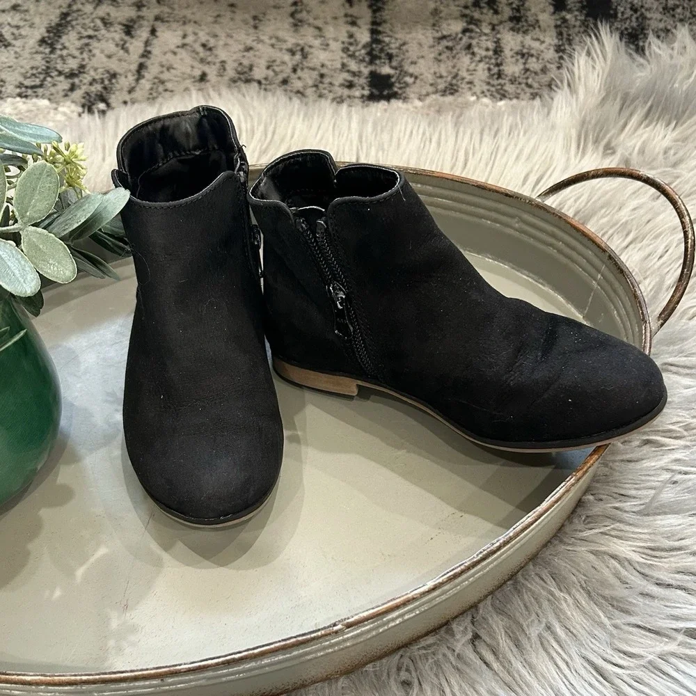 Cat & Jack Black Faux Suede Penelope Ankle Bootie Boots Side‎ Zip Size 12